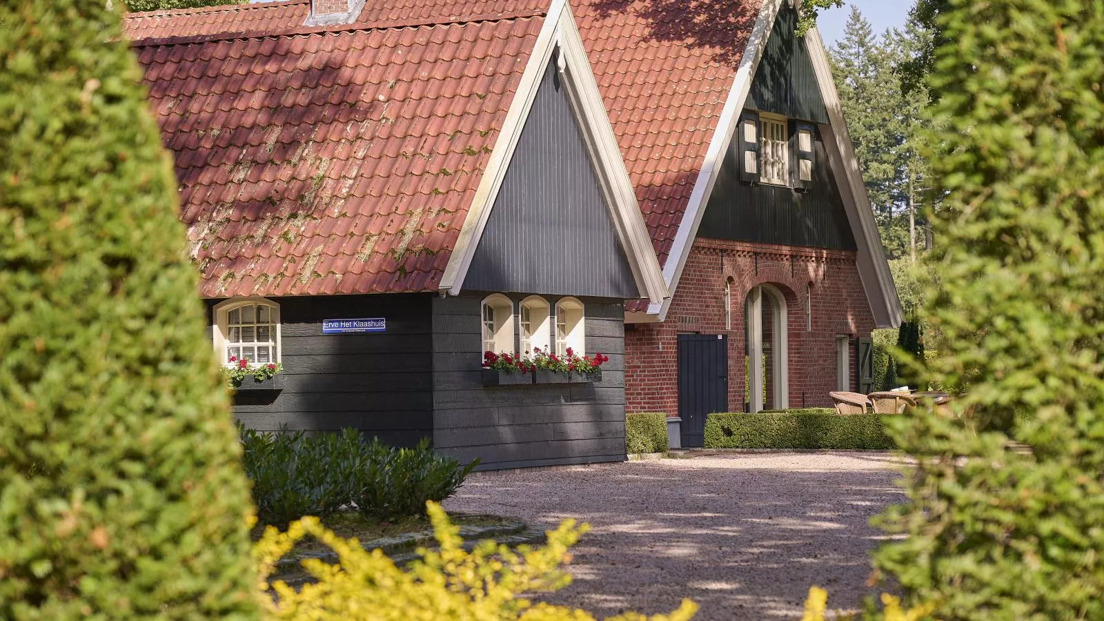 Erve Het Klaashuis-Exterior in summer