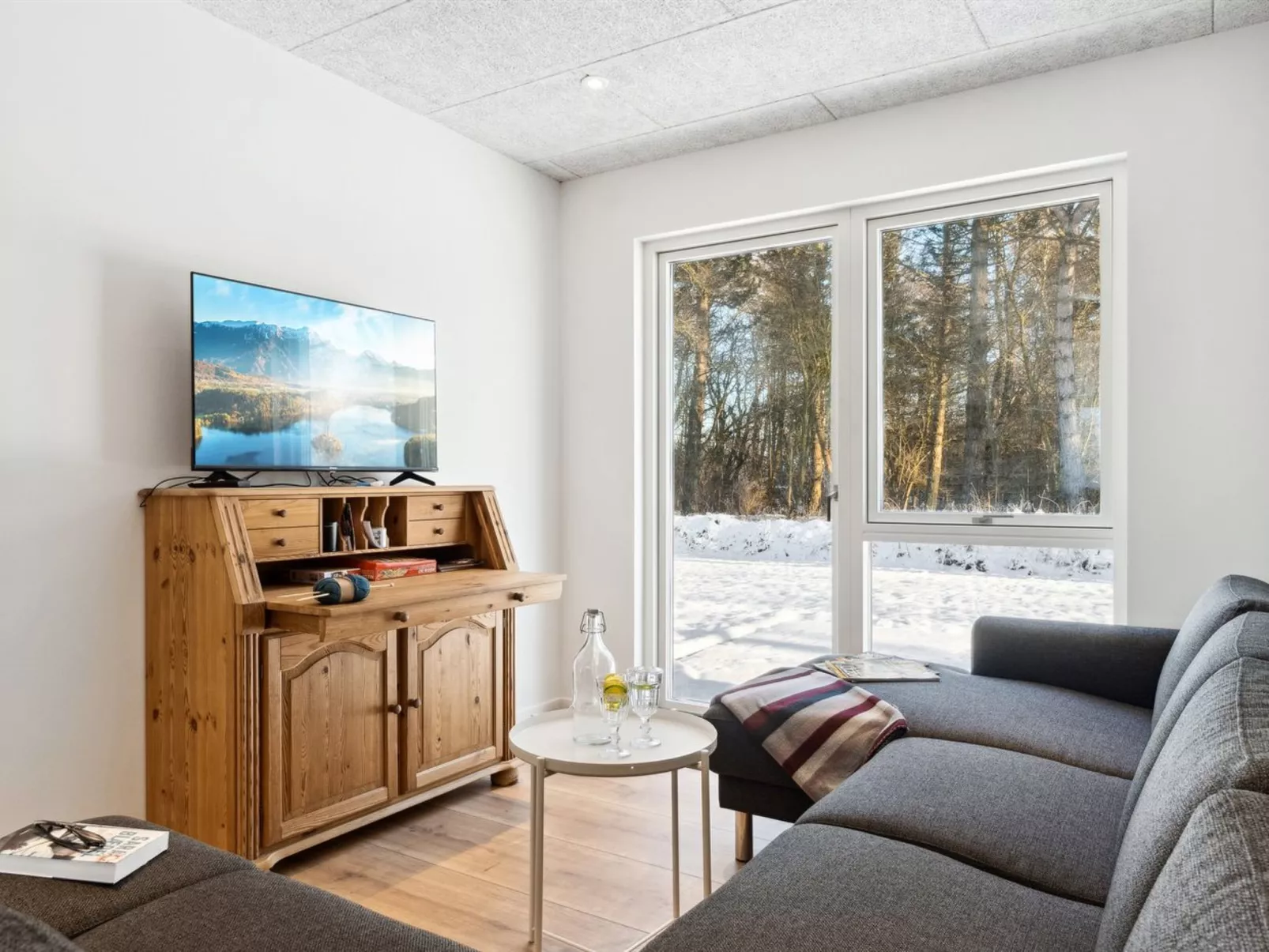 "Scalli" - 1.5km to the fjord-Inside