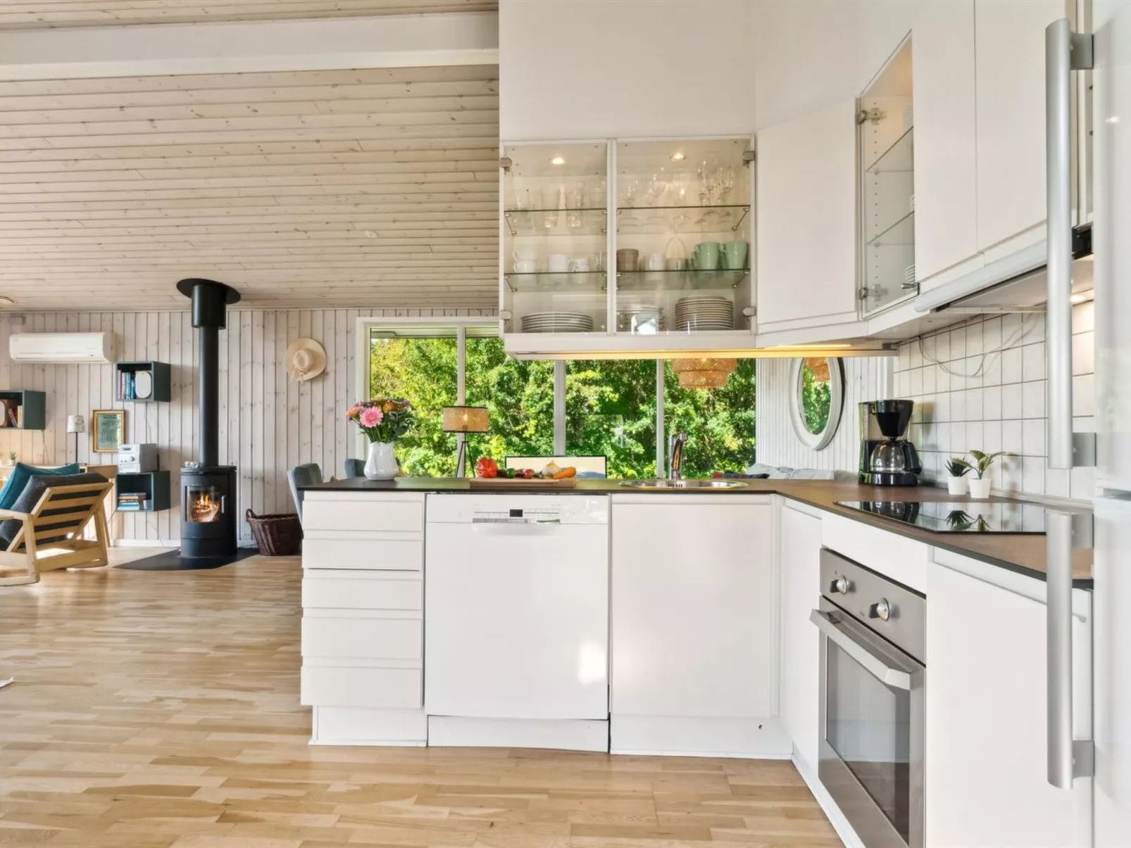 "Stygg" - 400m from the sea-Inside