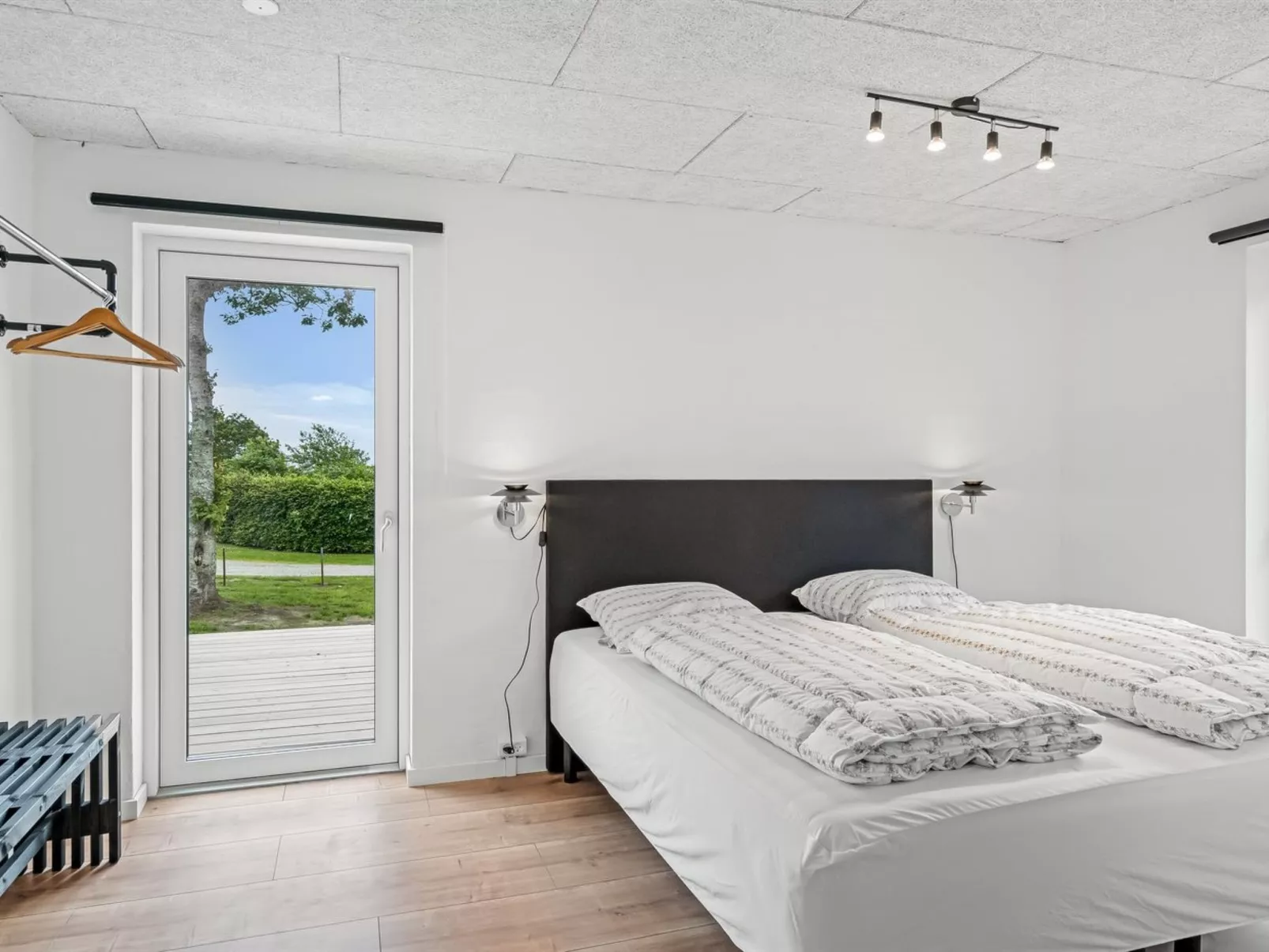 "Tonna" -  from the sea-Inside