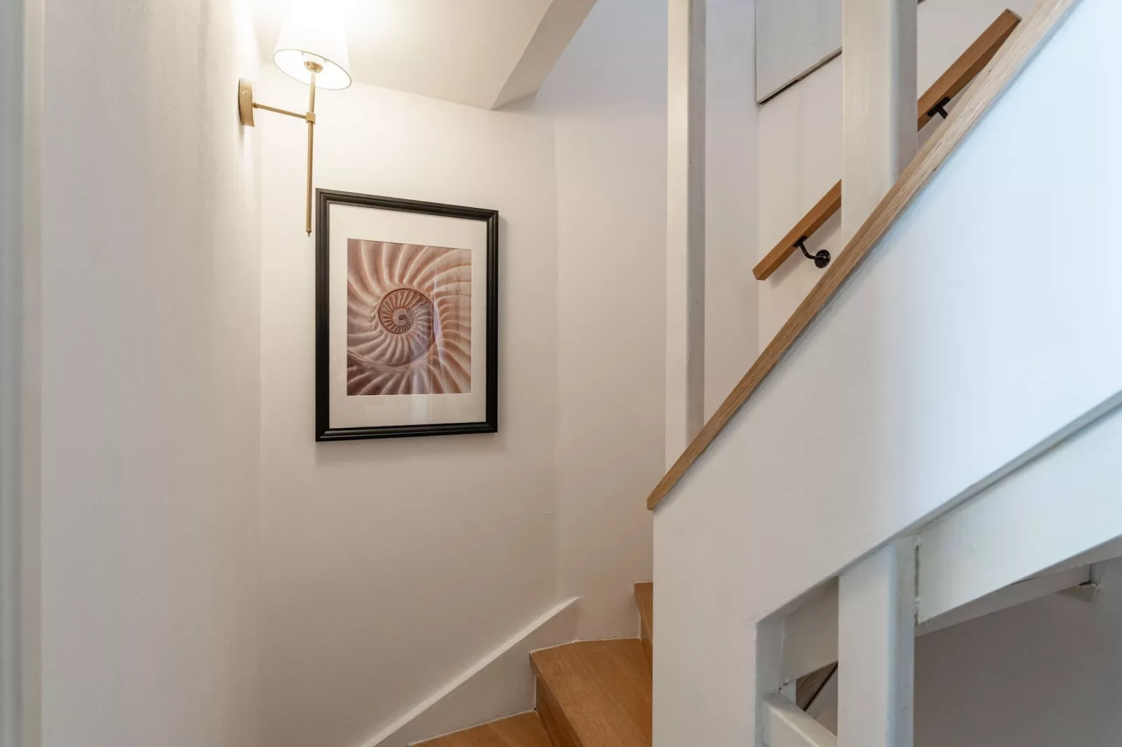 Guest House Lumin - Twin Room with City View (Third Floor) (BR3)-Indoor