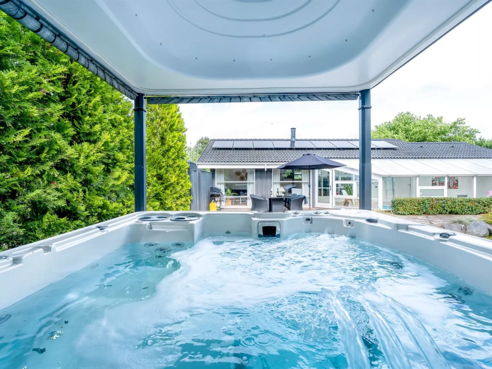 "Ellie" - 700m from the sea-Outside