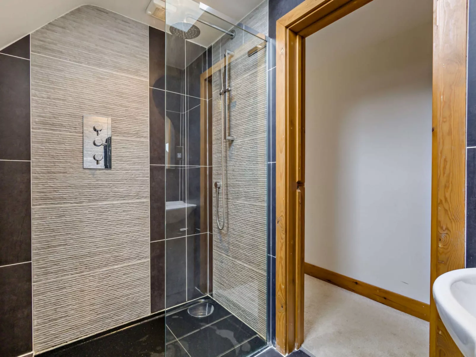 The House at No. 47-Dedans