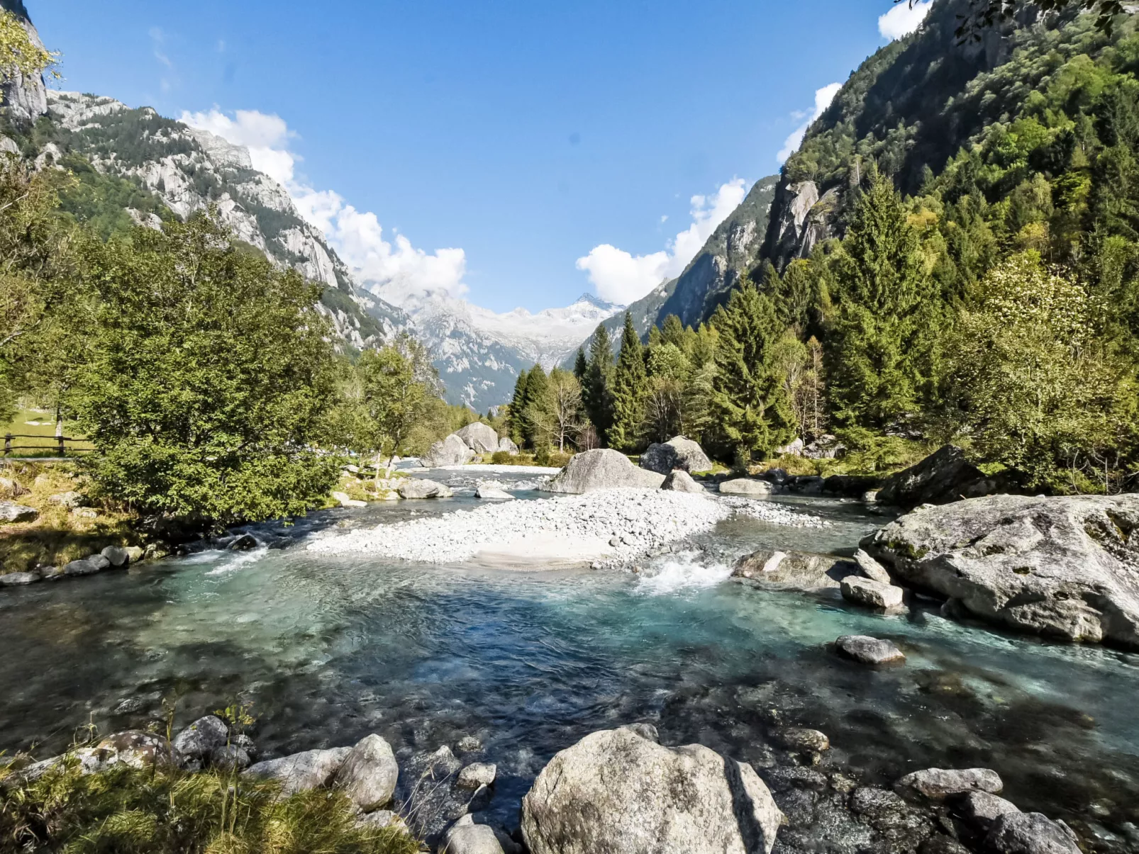 Val di Mello Mountain Flat-Area