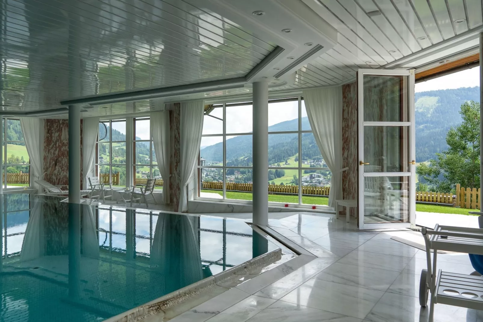 Bad Kleinkirchheim Lush and Spacious Villa with Indoor Pool and Wellness - Seven Bedroom Villa-Swimming pool