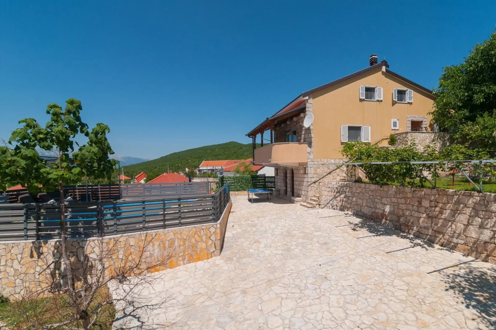 Five-Bedroom Home-Schwimmbad