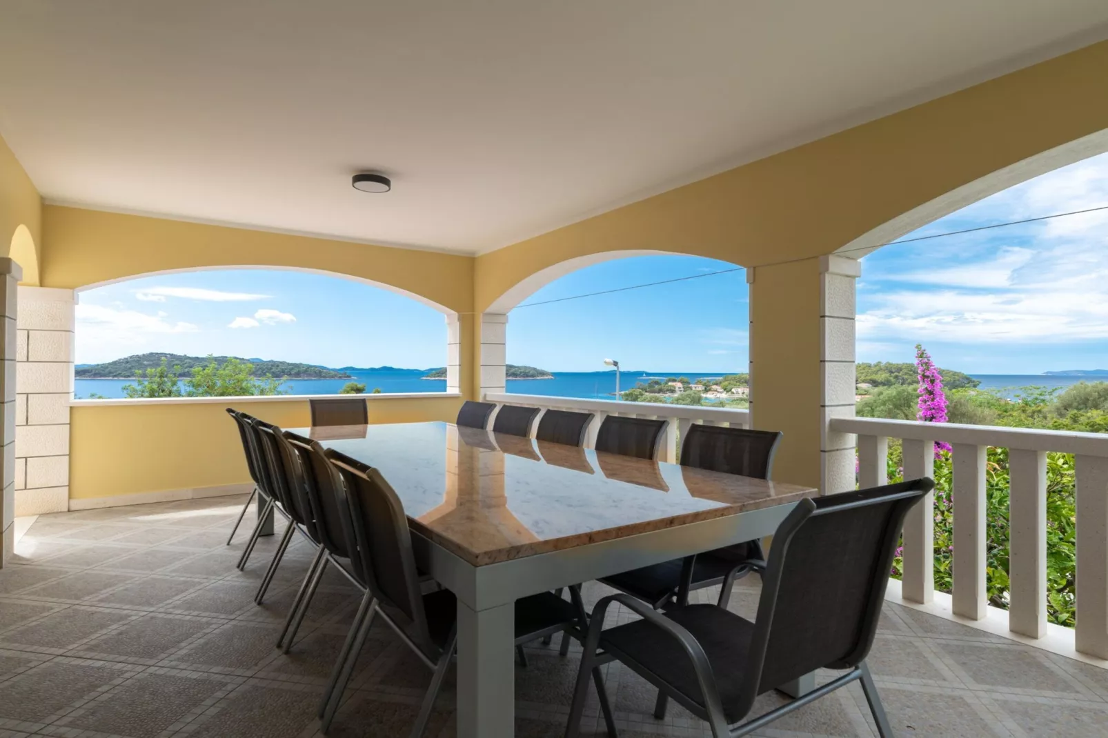 Modern Villa with Pool-Terrasse