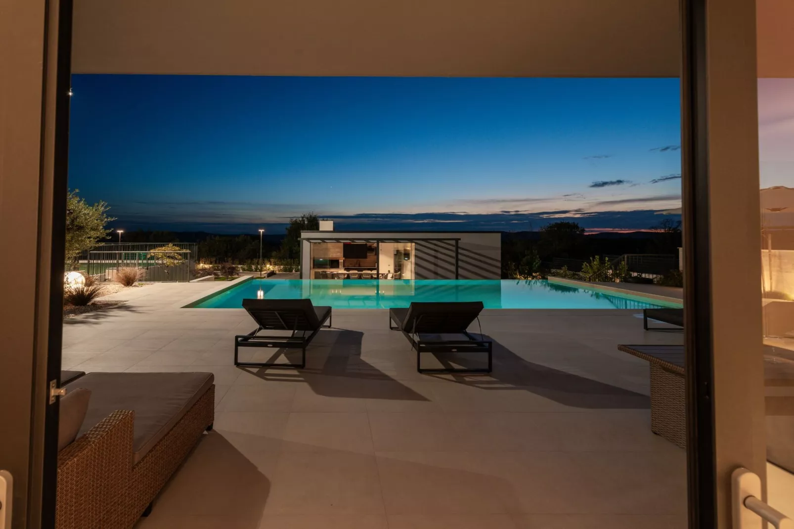 Villa Freedom - Five Bedroom House with Balcony-Swimming pool