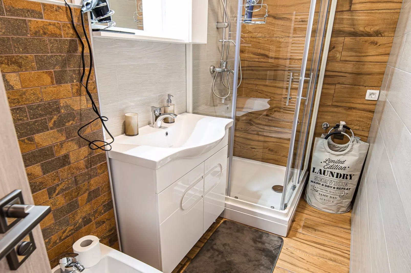 City Modern and Vibrant Apartments Ljubljana - Standard One Bedroom Apartment (owner A3)-Badezimmer