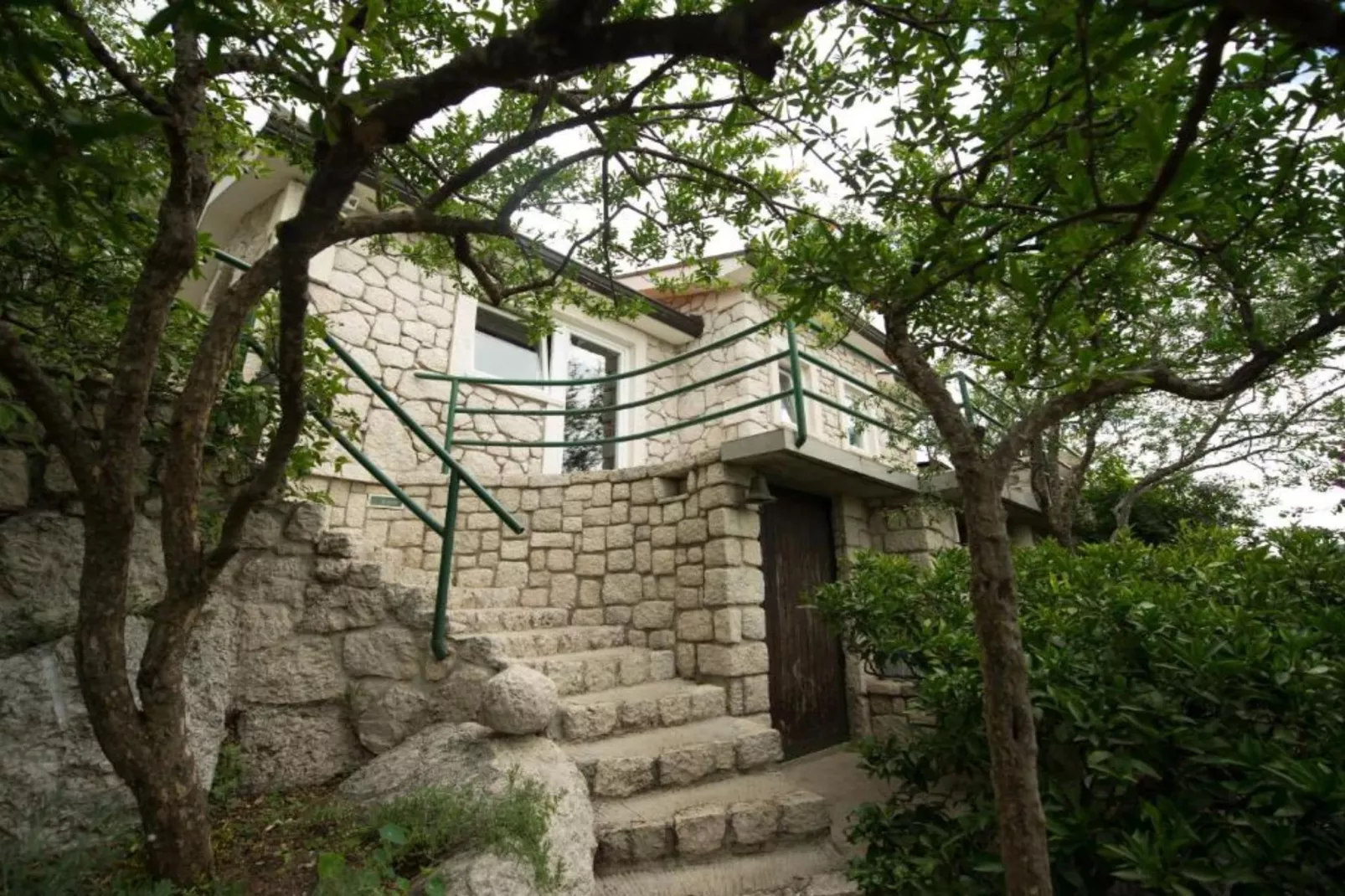 One-Bedroom Apartment With Lake View-Im Freien