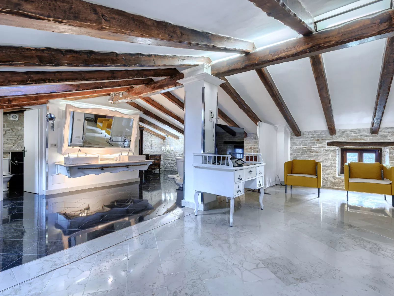 Golden Roots-Drinnen