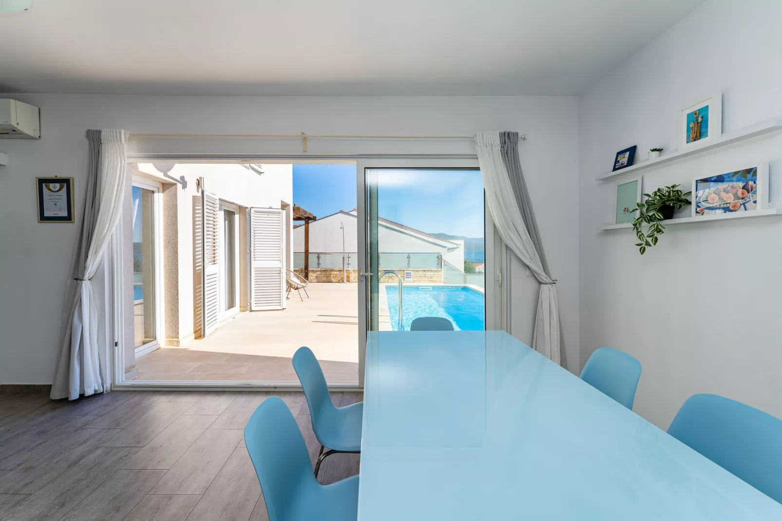 Sea view Villa Anpero-Salle à manger