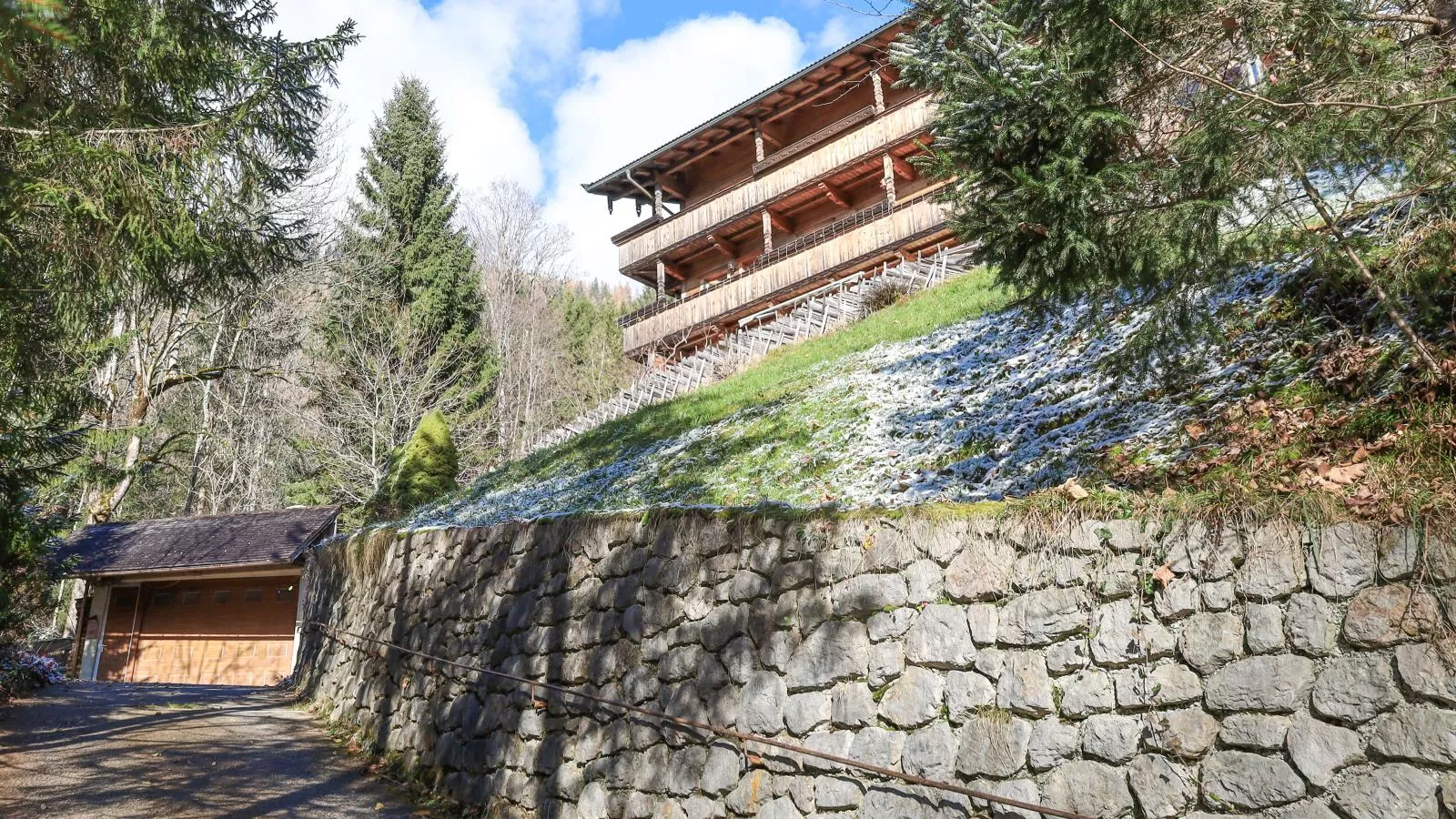 DAS Alpbach-Empfangshalle