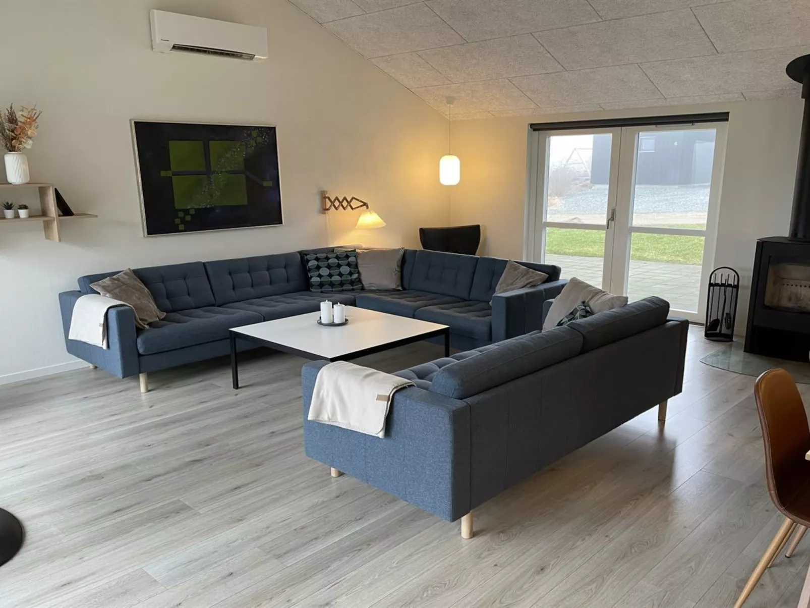 "Yakari" - 300m from the sea-Inside