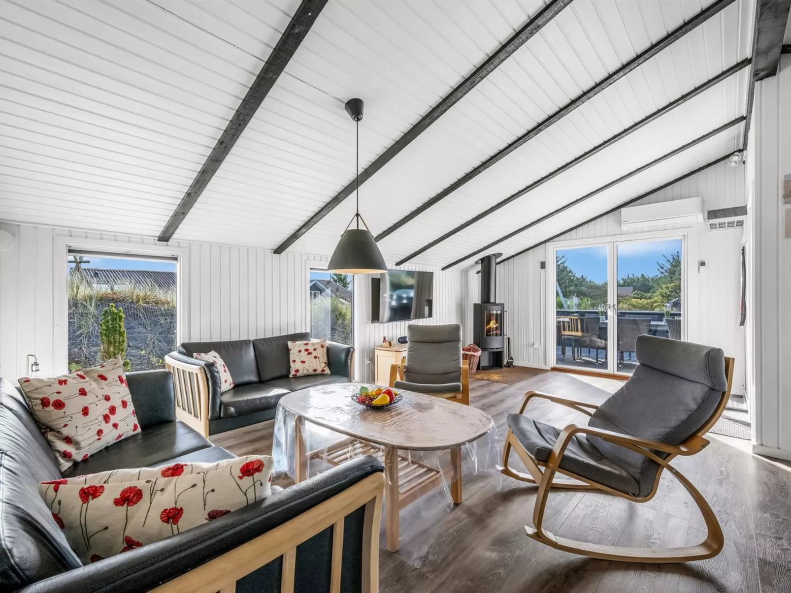 "Teoline" - 500m to the fjord-Drinnen