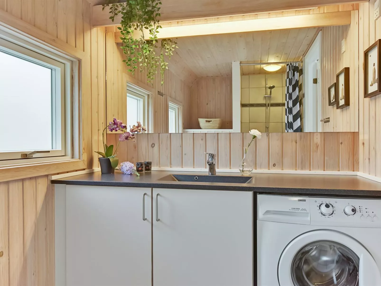 "Ellanor" - 1km from the sea-Inside