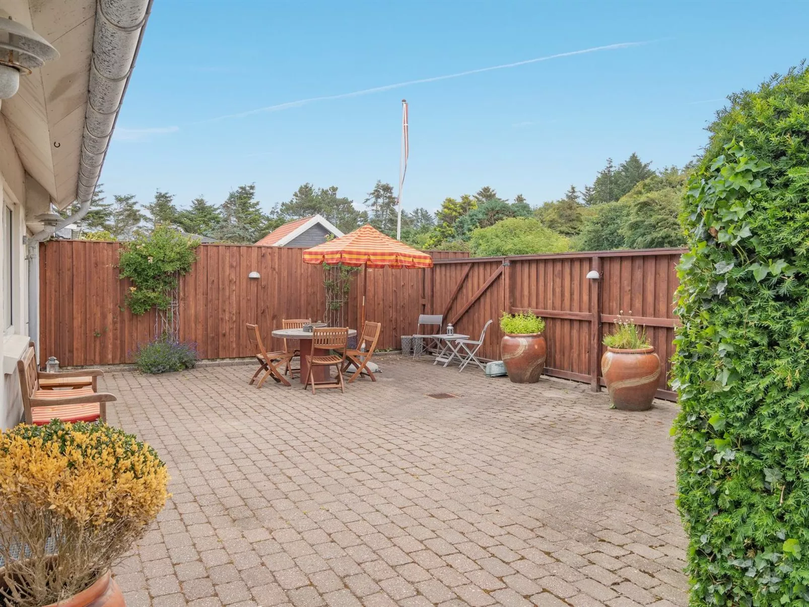 "Yorrick" - 50m to the fjord-Outside