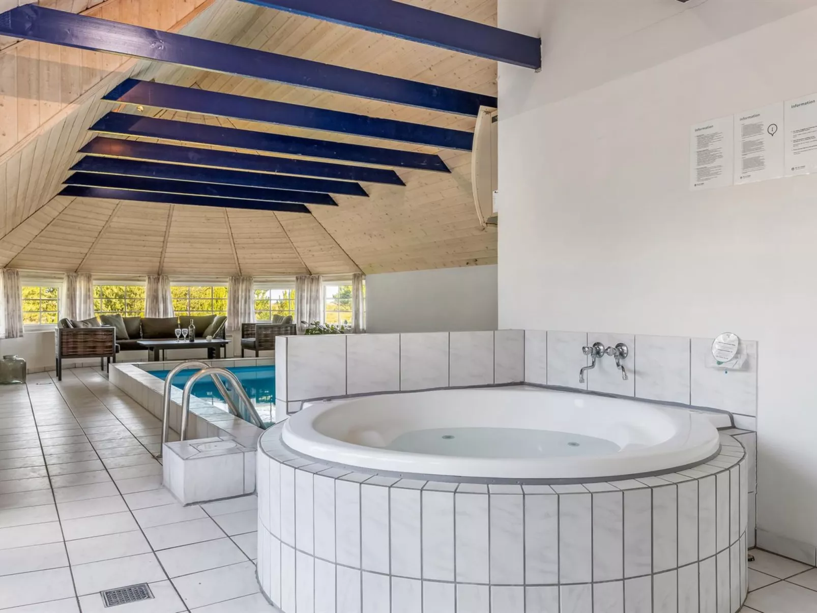 "Artan" - 2.6km from the sea-Drinnen