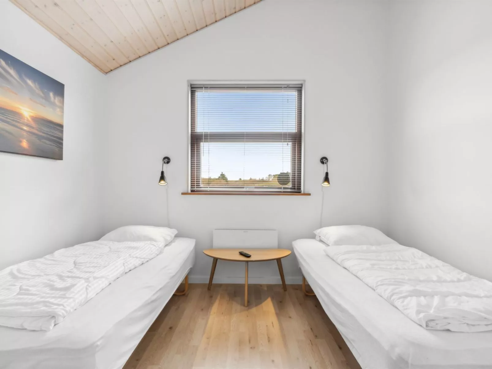 "Finna" - 1km from the sea-Inside