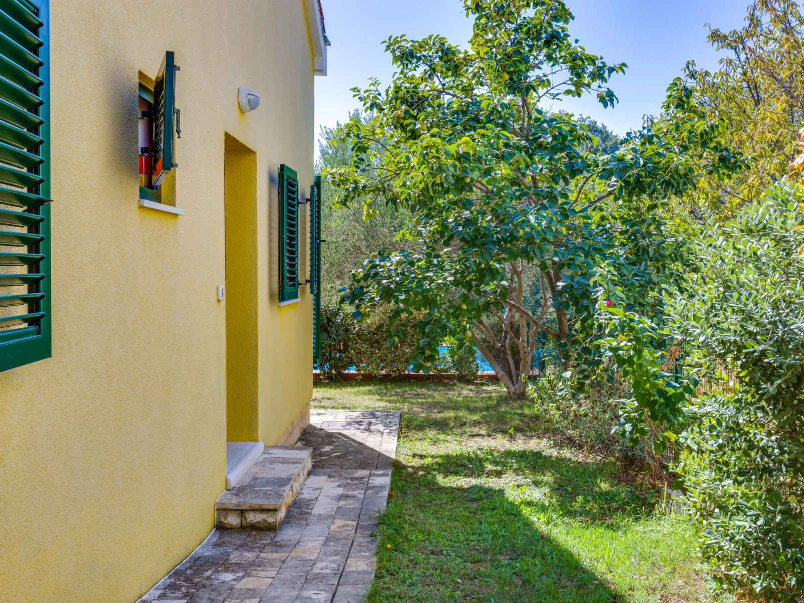 Yellow House-Draußen