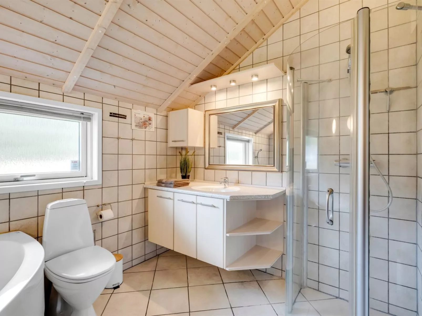 "Anisette" - 1km from the sea-Inside