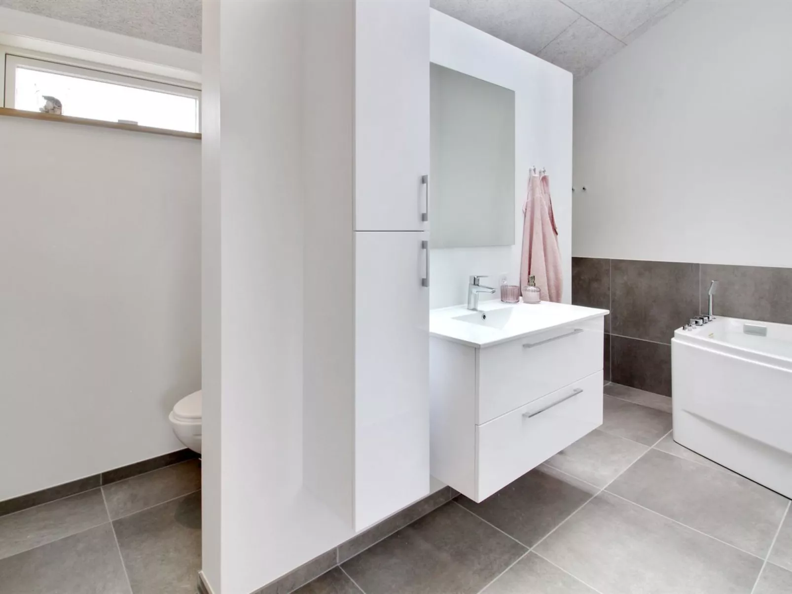 "Anuk" - 2.3km from the sea-Drinnen