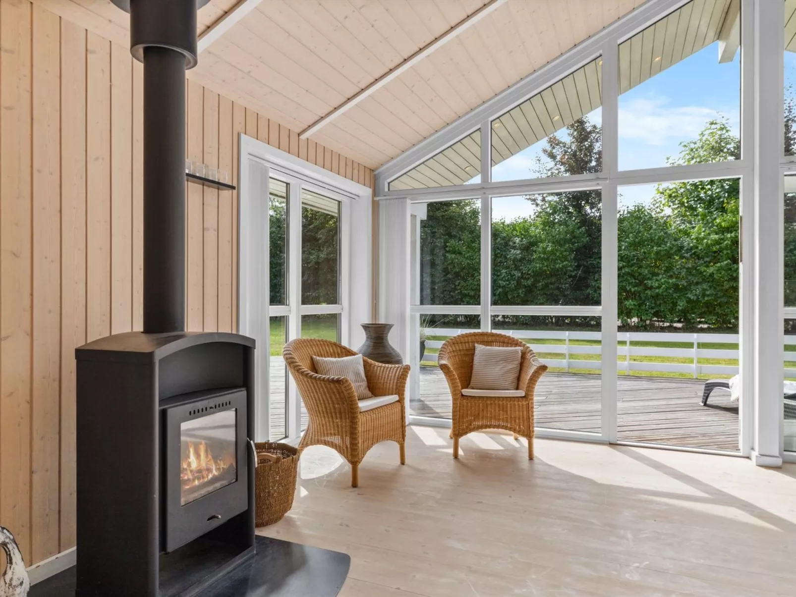 "Ønevus" - 550m from the sea-Drinnen