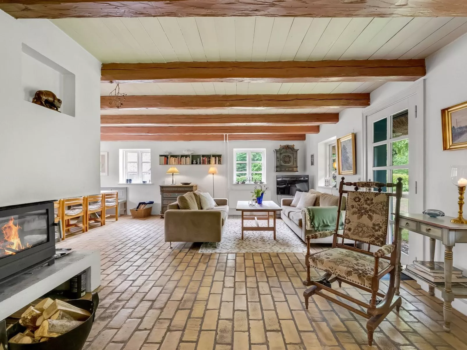 "Tatiane" - 10km from the sea-Inside