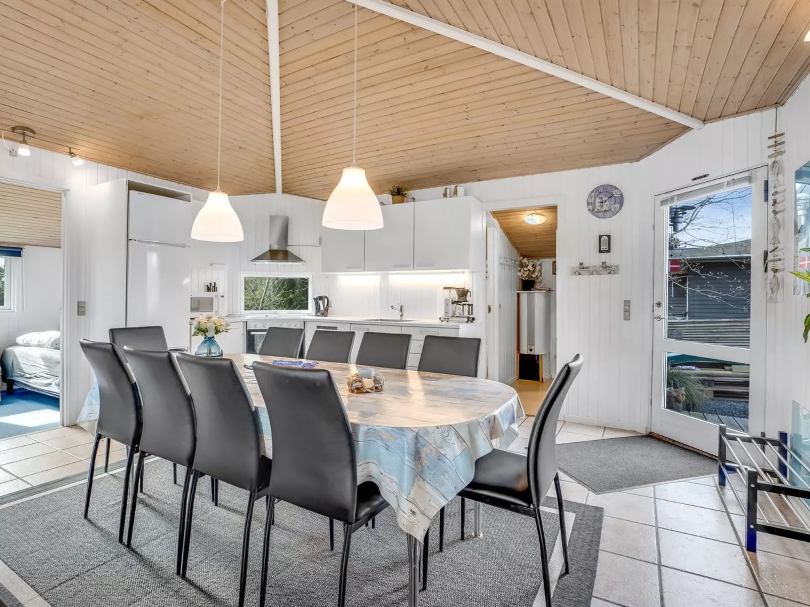 "Binta" - 800m from the sea-Drinnen