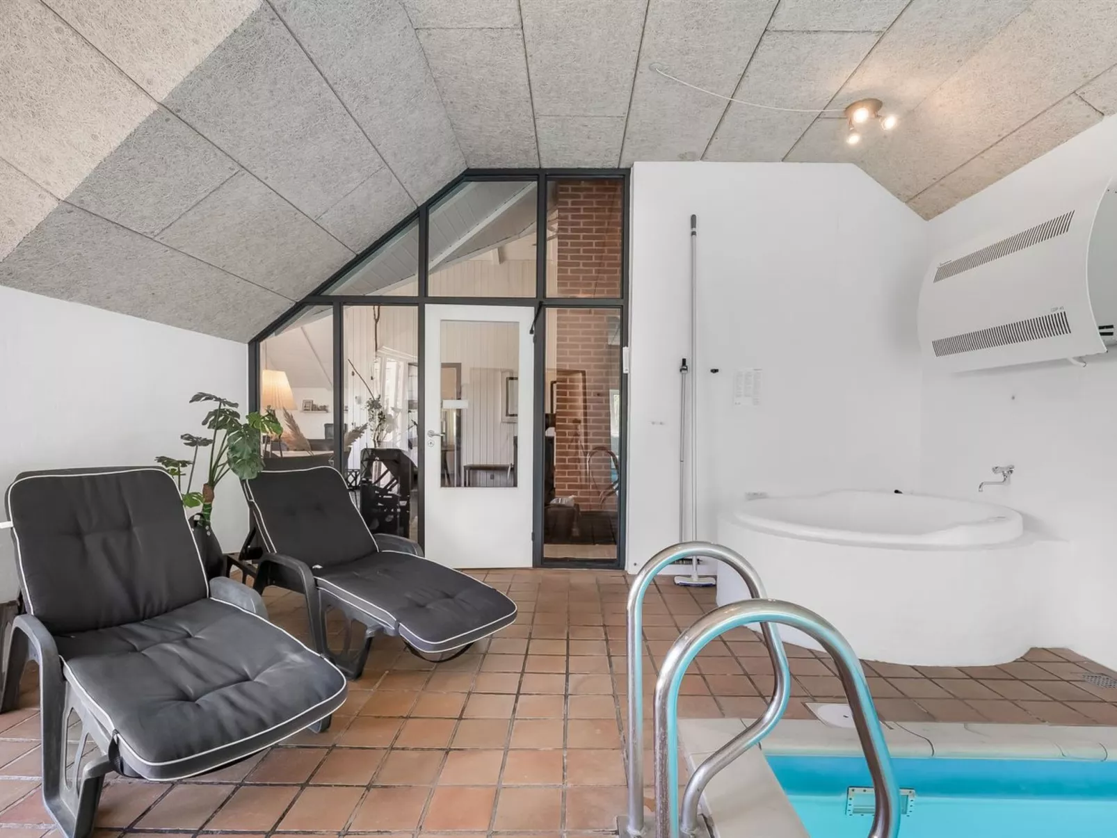 "Aage" - 1.7km from the sea-Draußen