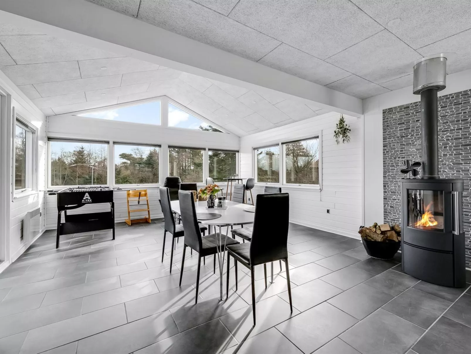 "Amine" - 300m to the fjord-Inside