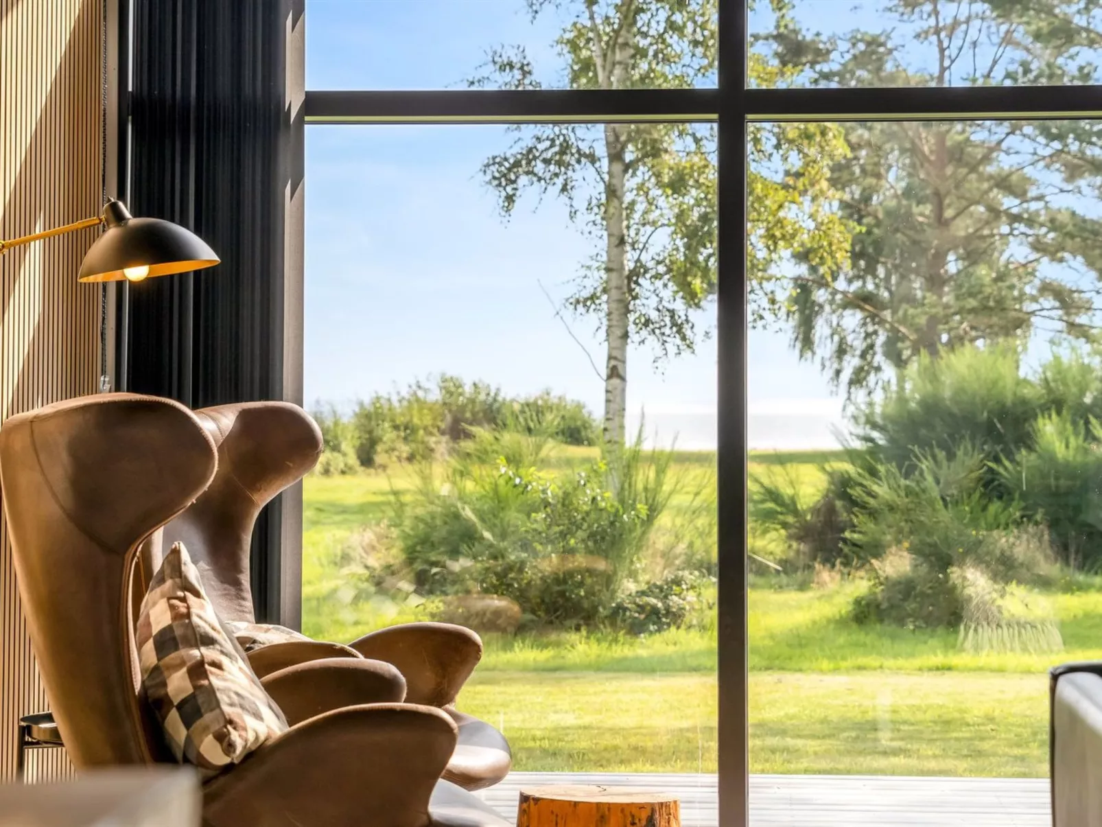 "Jahn" - 250m to the fjord-Drinnen