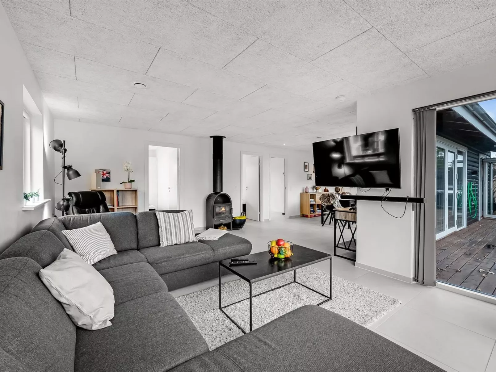 "Elisaveta" - 400m to the fjord-Drinnen