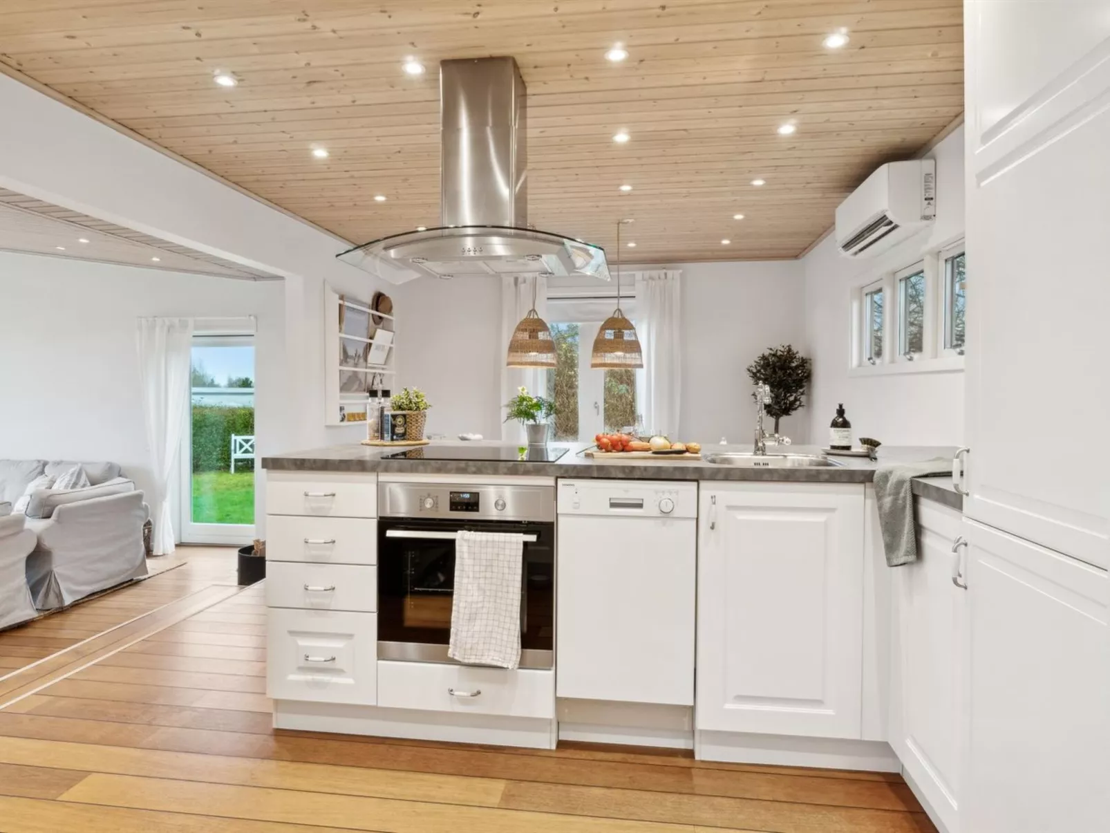 "Eero" - 175m to the fjord-Inside