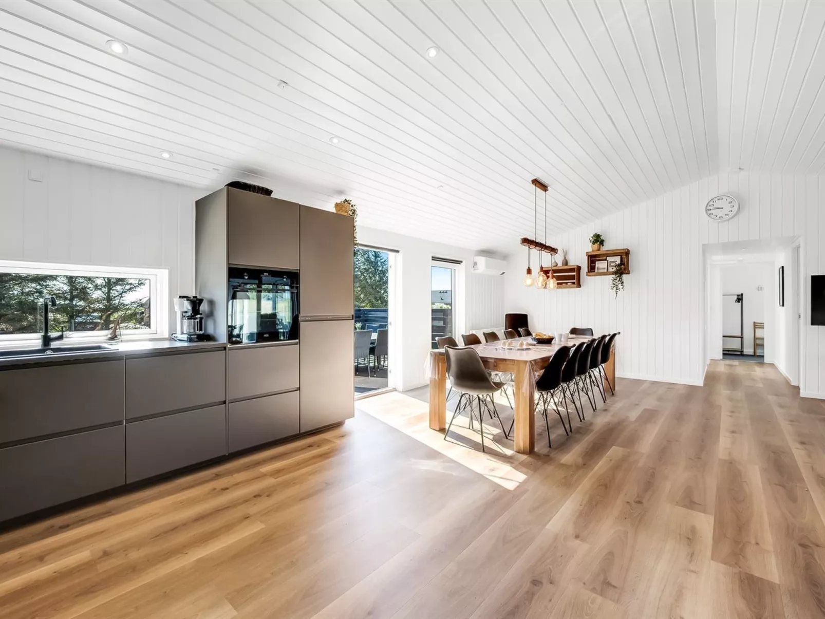 "Agnes" - 900m from the sea-Drinnen