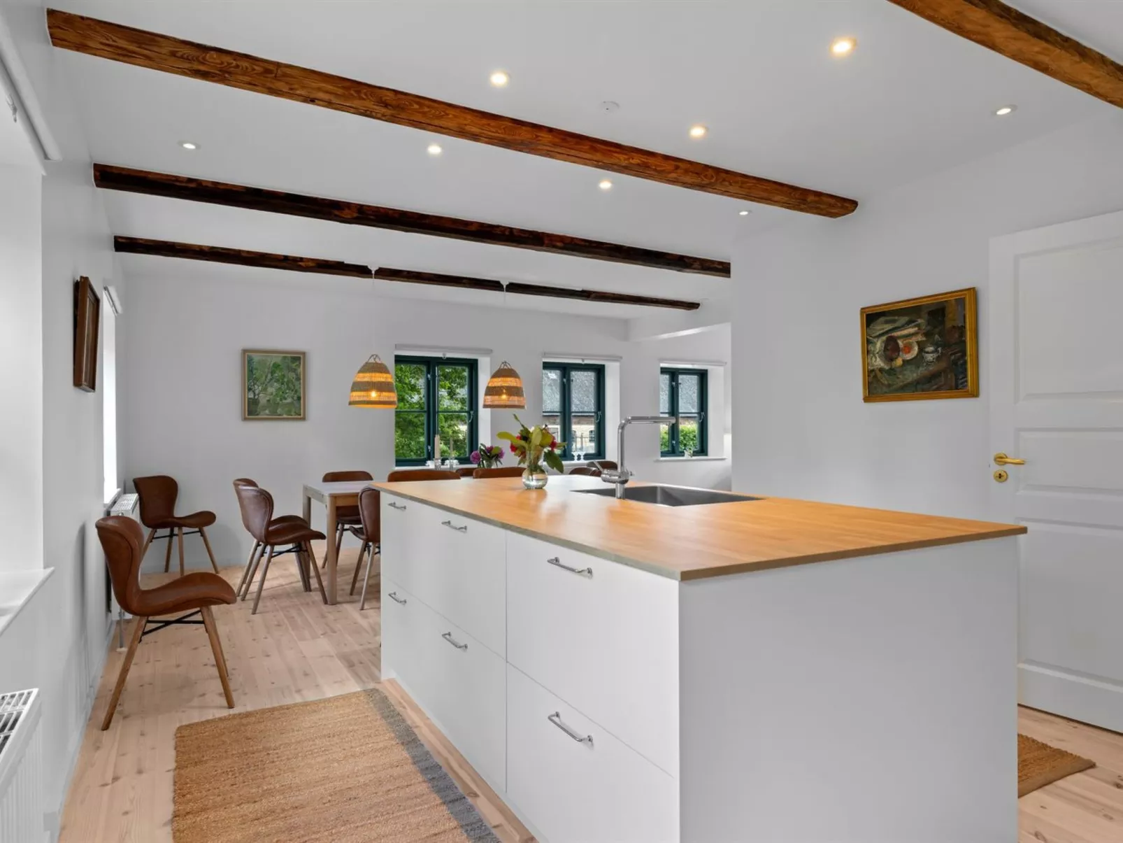 "Brun" - 1.5km from the sea-Inside