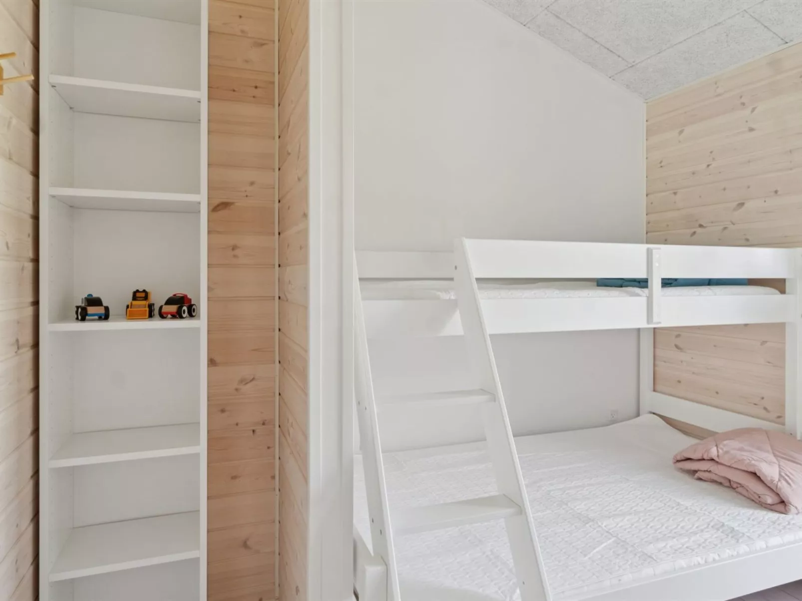 "Herulf" - 450m from the sea-Inside