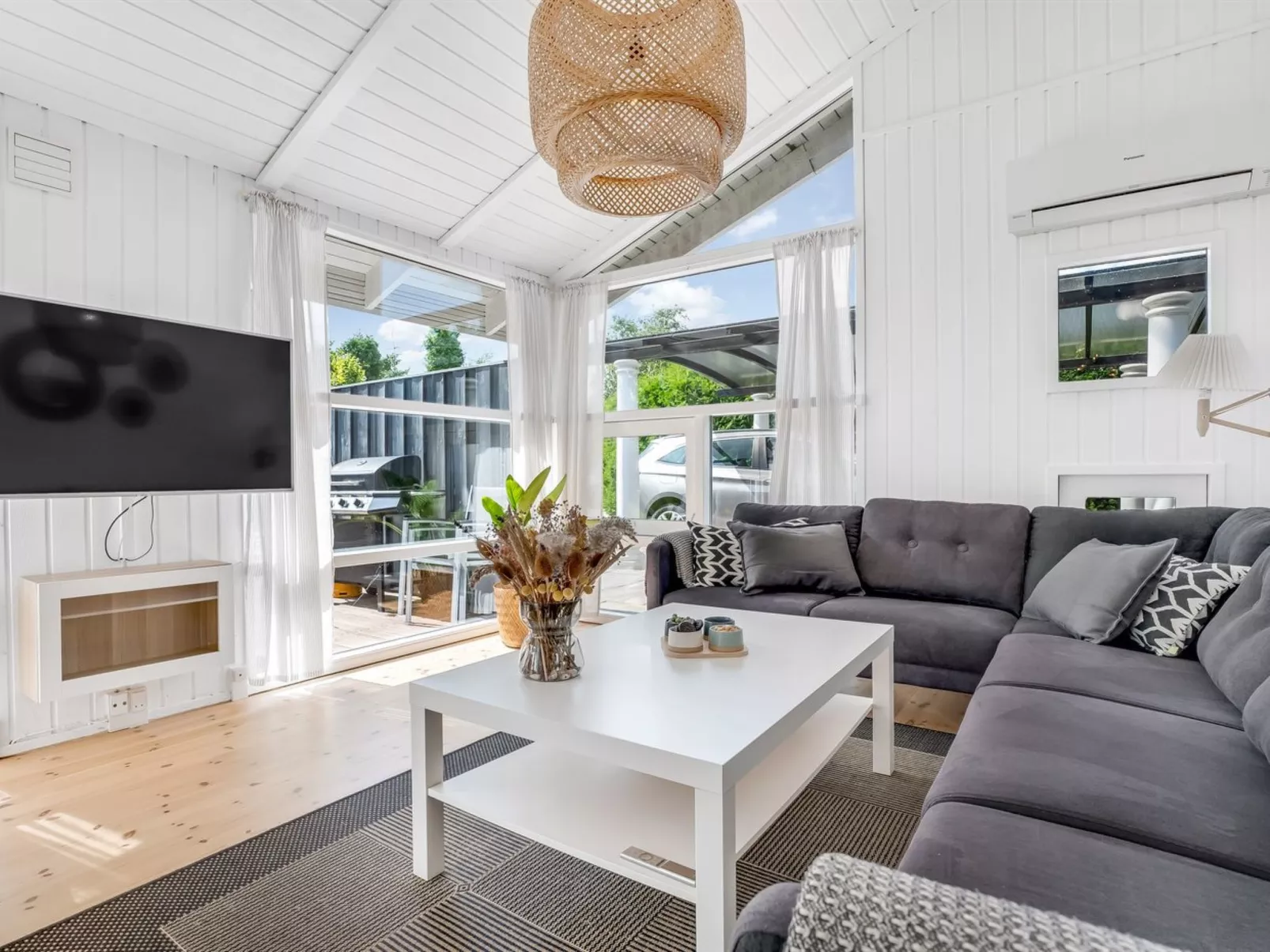 "Ellie" - 700m from the sea-Inside