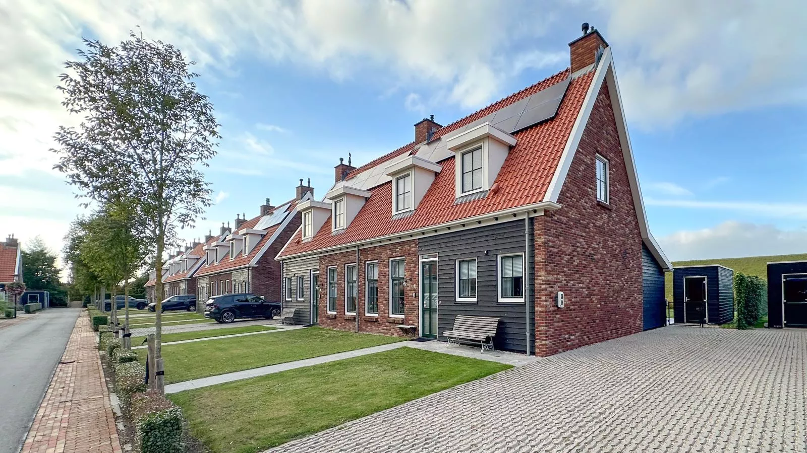 Happy Beach 48-Exterior in summer