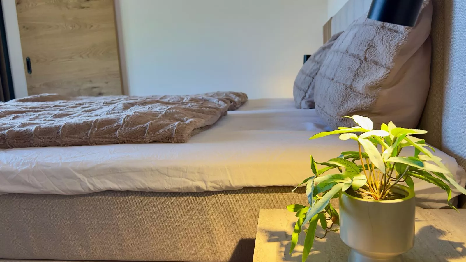 Grebenzen Lodge Starnberg 60A-Bedroom