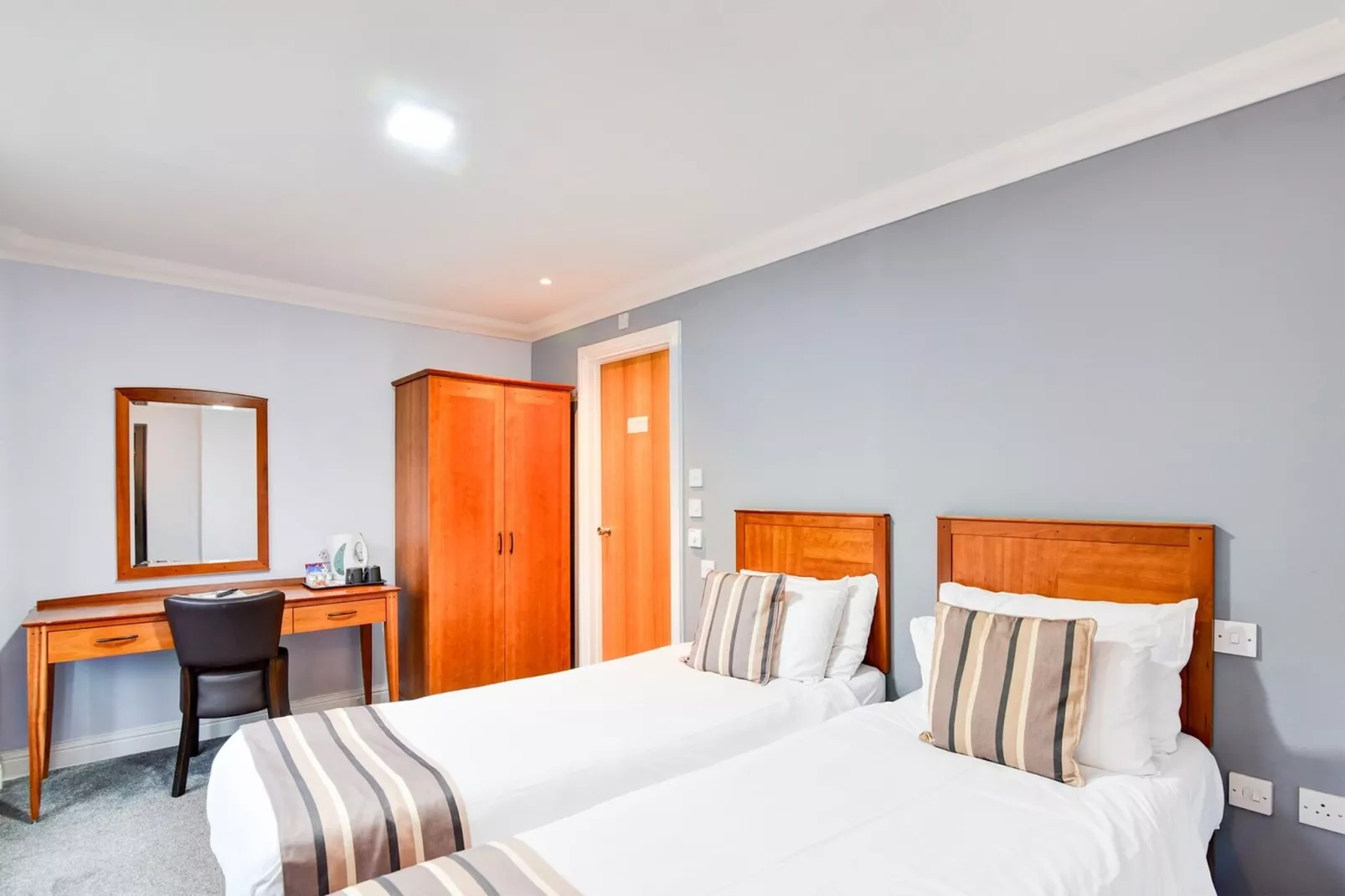 Standard Twin Room-Bedroom