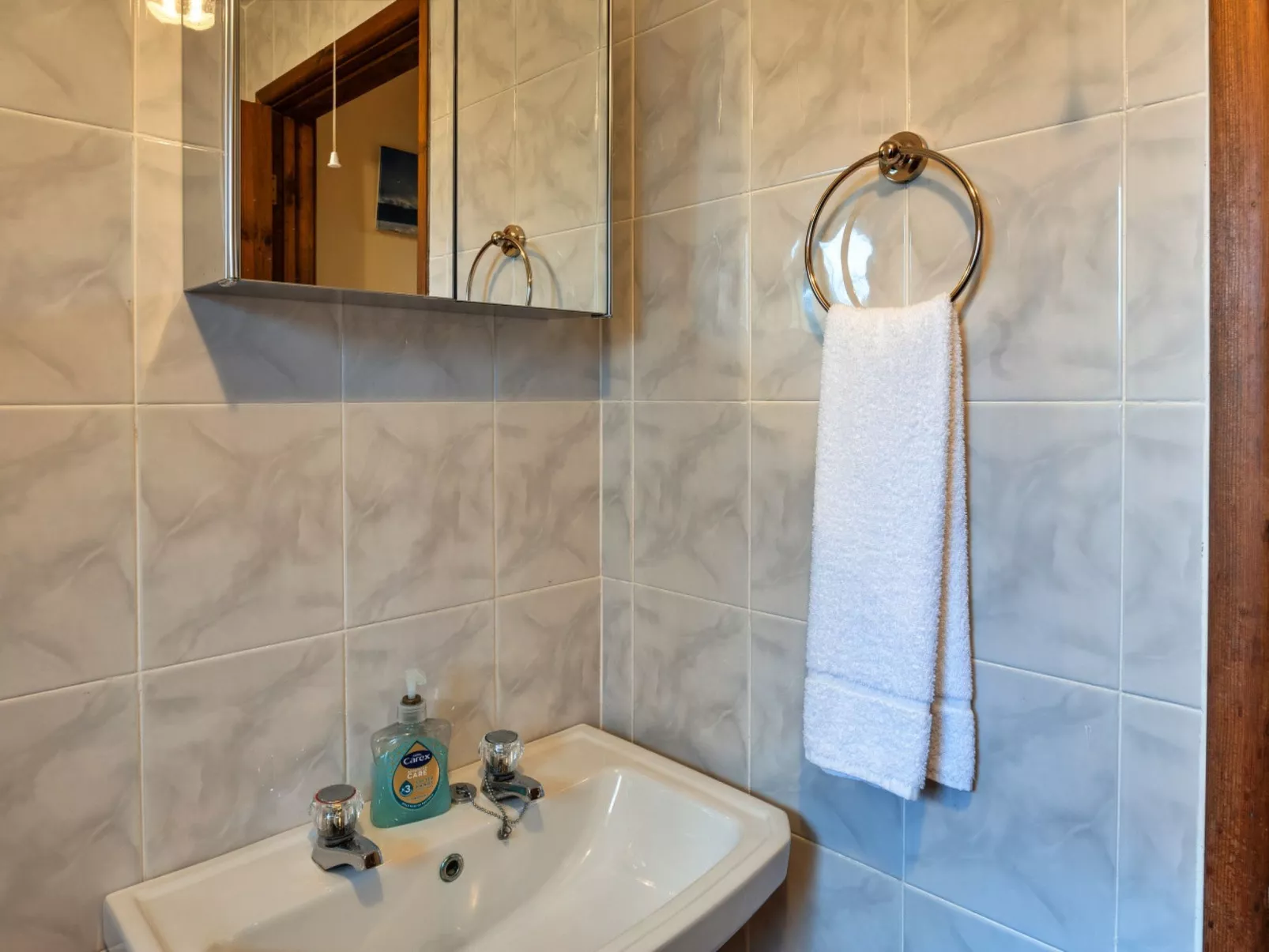 No.1 Gladys' Orchard-Drinnen