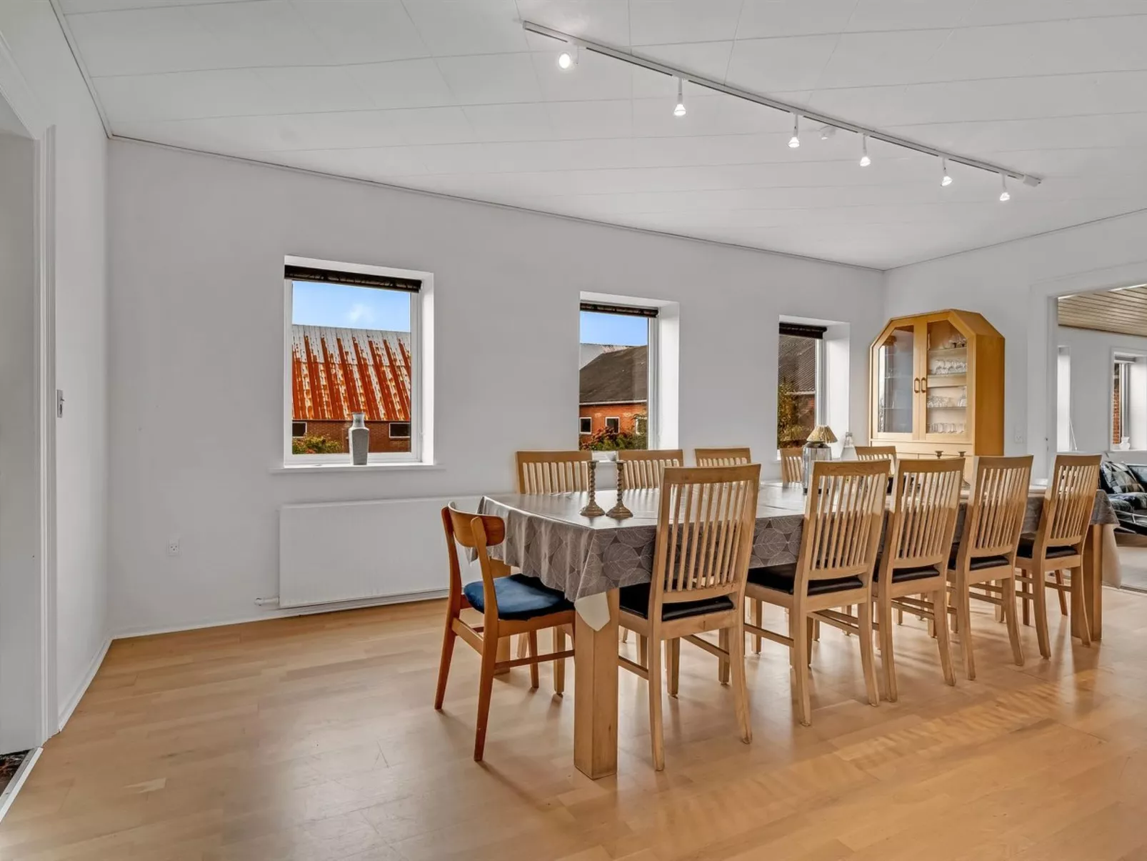 "Nette" - 2km to the fjord-Drinnen