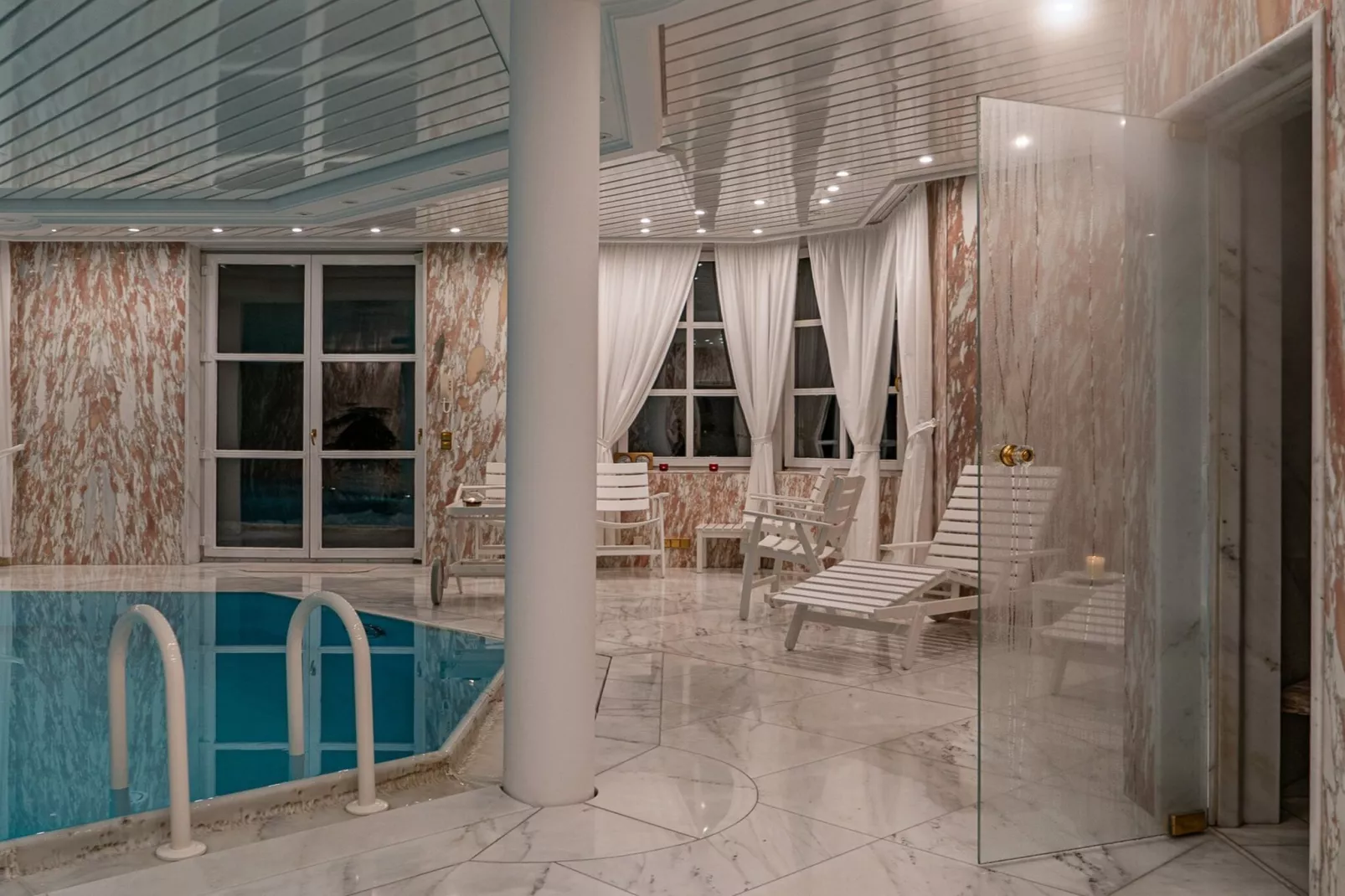 Bad Kleinkirchheim Lush and Spacious Villa with Indoor Pool and Wellness - Seven Bedroom Villa-Swimming pool