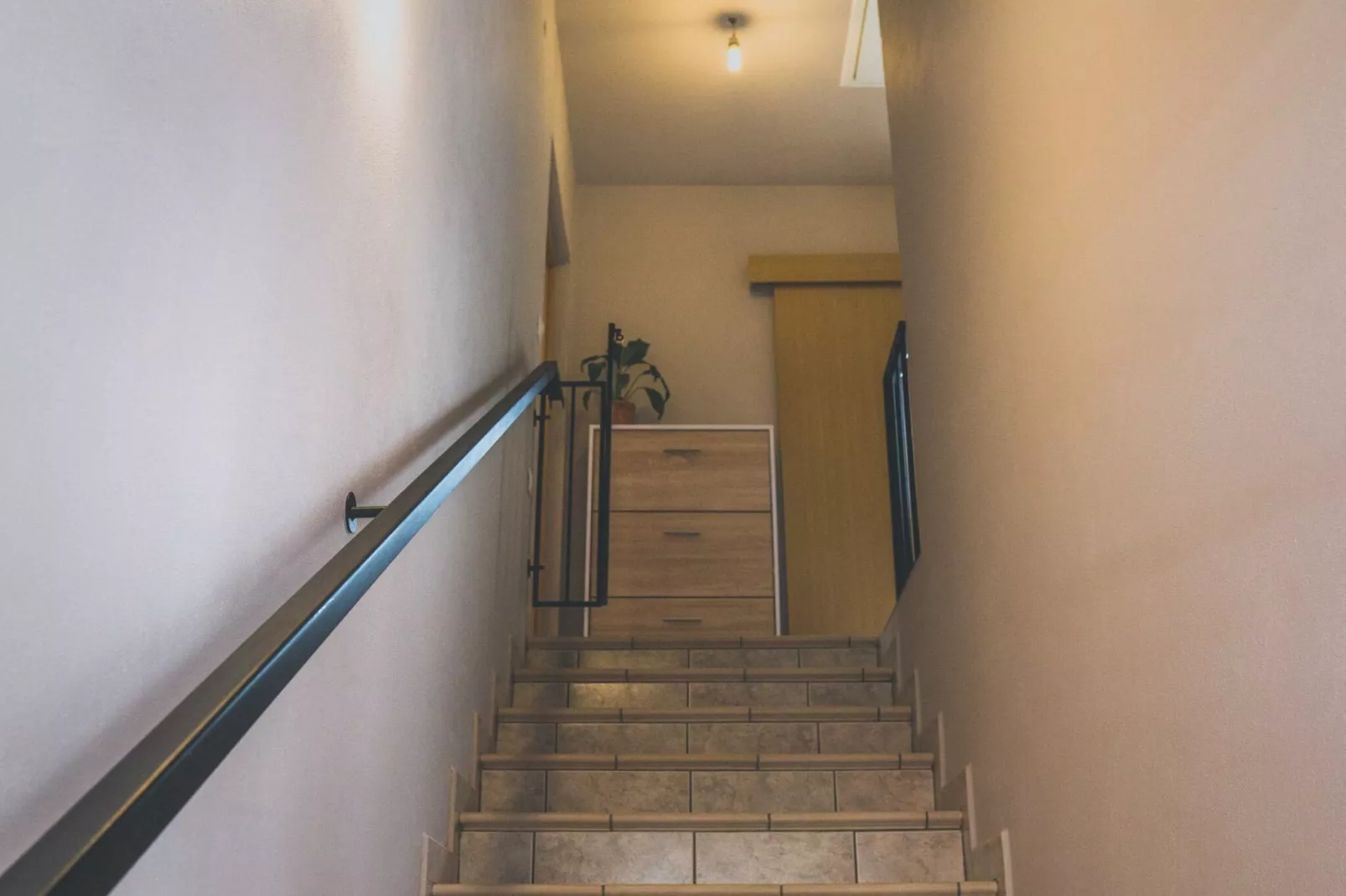 Comfortable Apartment with Mountain View - One Bedroom Apartment-Treppe