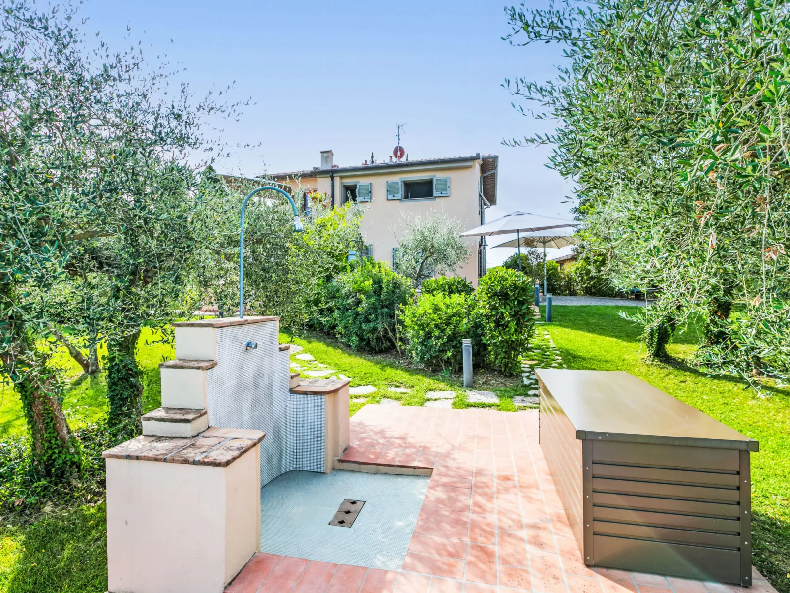 Vecchio Forno-Outside