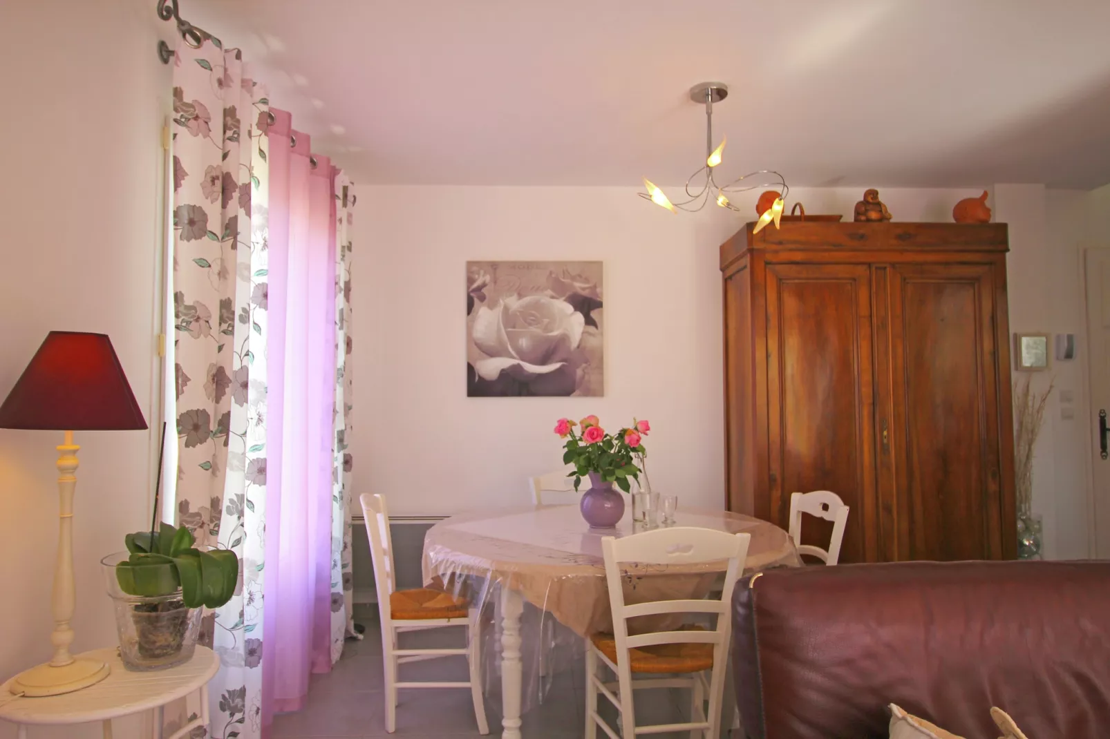 Belle maison de vacances avec piscine privée-Salle à manger