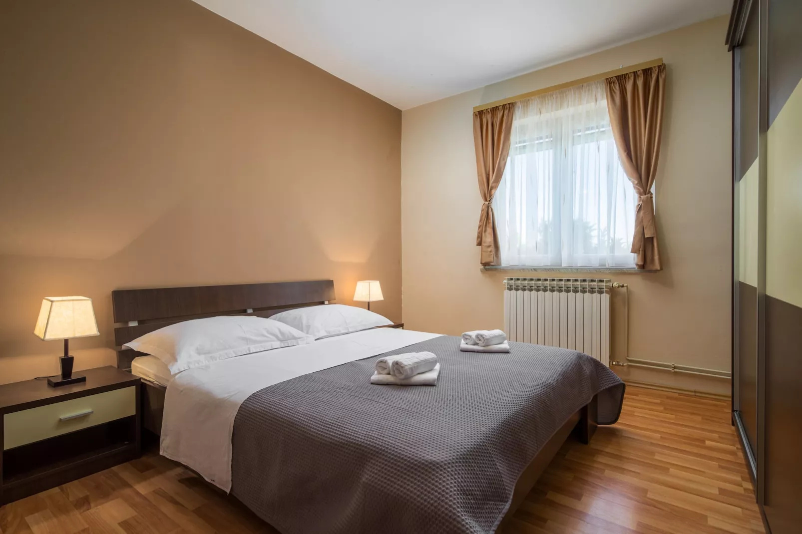 Villa Olea with private heated pool-Chambre