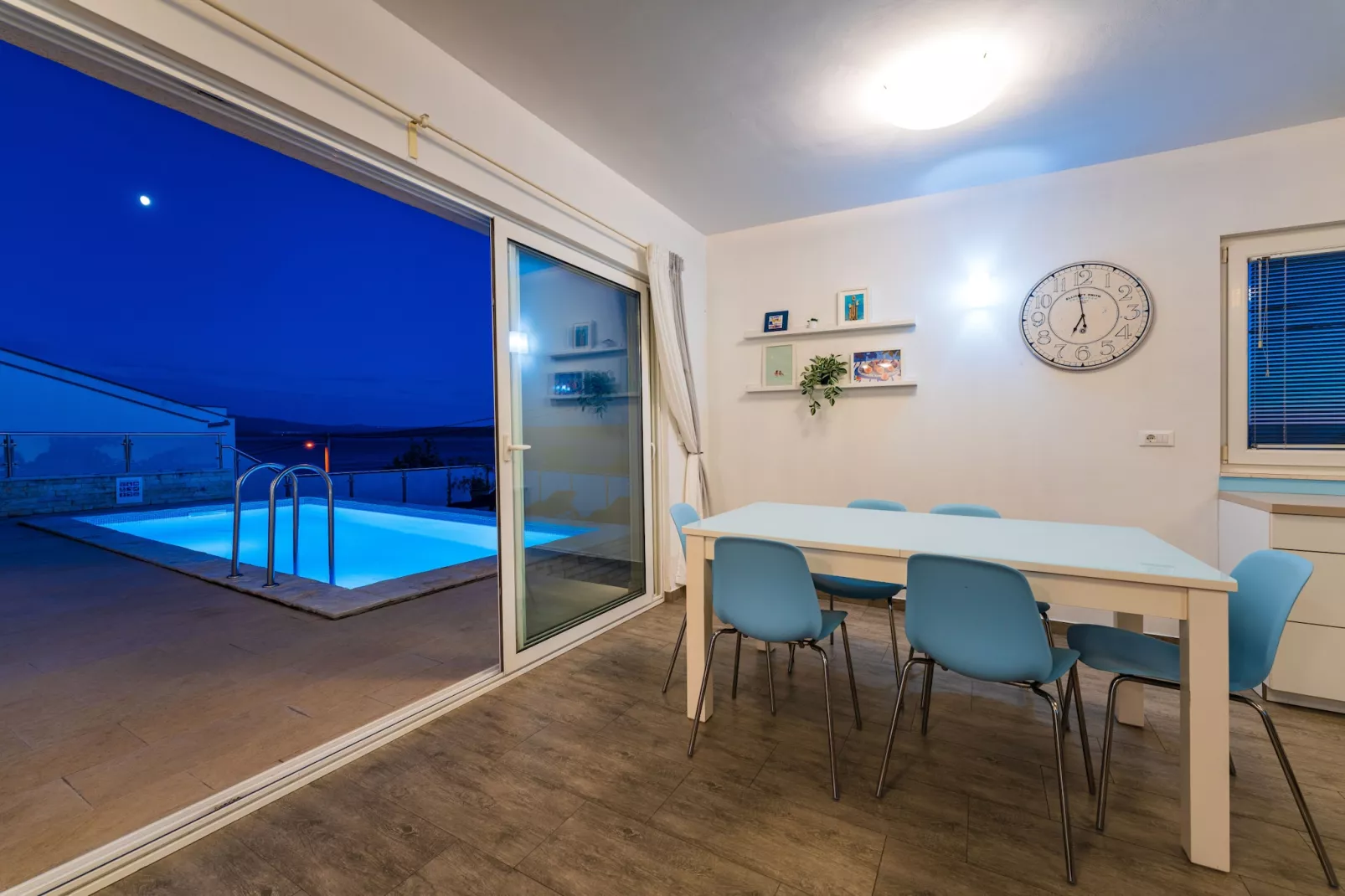 Sea view Villa Anpero-Salle à manger