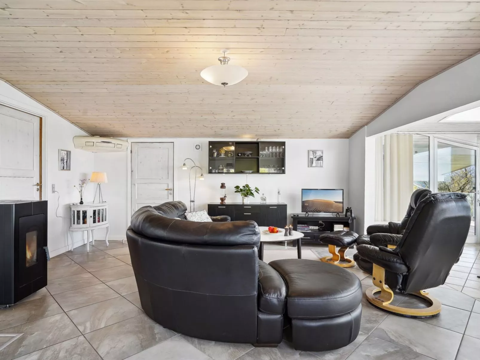 "Annabeth" - 300m to the fjord-Inside